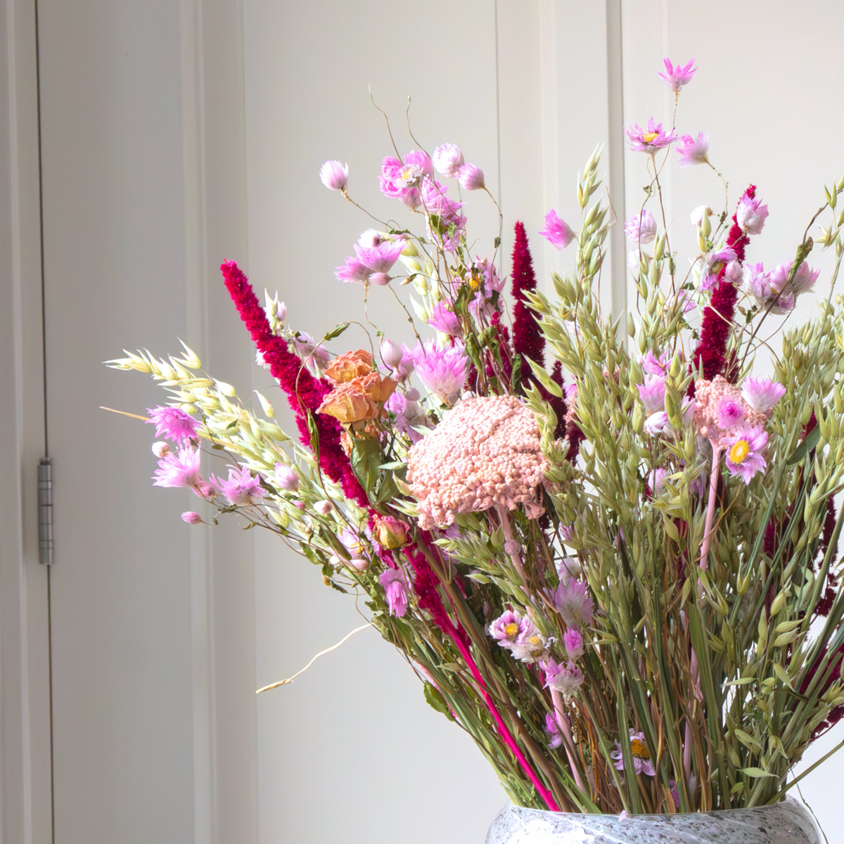 Florastore Blumenstrauß 'Trendy Lucky Love' - Getrocknete Blumen - Höhe 55Cm